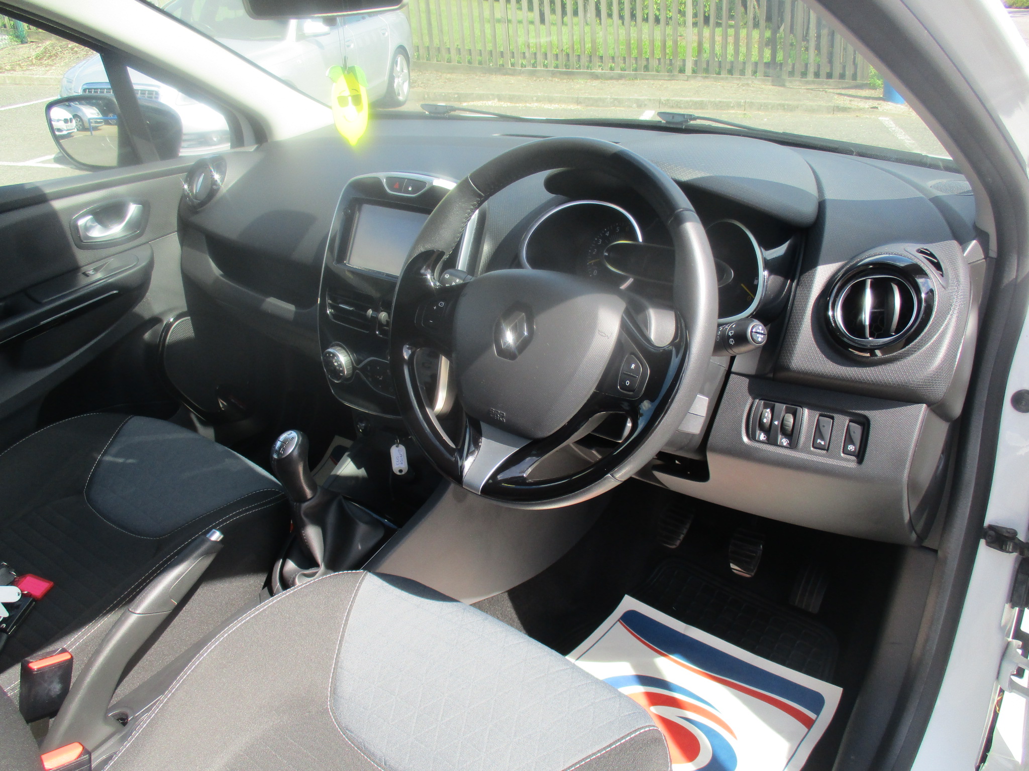 RENAULT CLIO 0.9 TCE DYNAMIQUE S NAV 2015